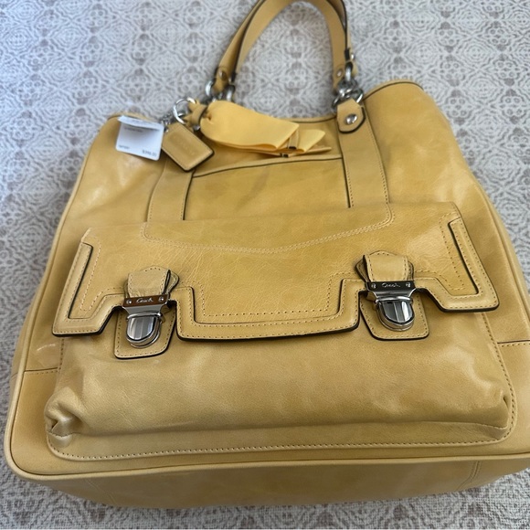 Coach Poppy Pushlock Tote In Sunflower - Picture 3 of 13